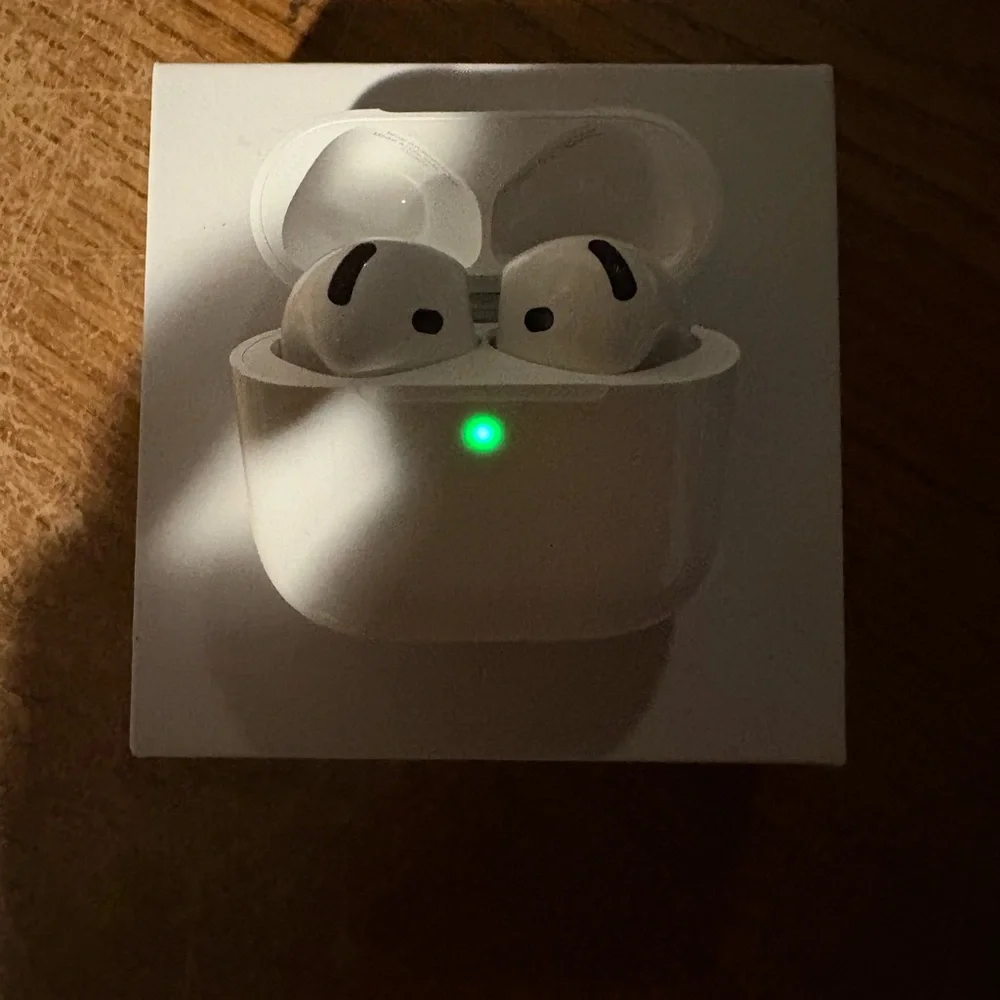 Apple AirPods in Classic White